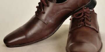 سيدة أعمال تصنع الأحذية والملابس في السودان في بادرة لمنافسة المستورد