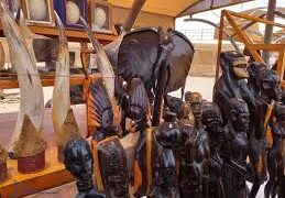 سوق الأناتيك بشارع الغابة …. عرض للصناعة المحلية وجذب للسياح