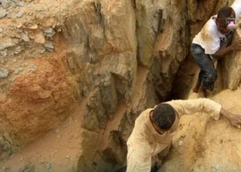 وفاة وإصابة معدنين بحلفا بسبب إنهيار منجم