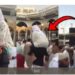 فيديو لمعتمر يحمل والدته على أكتافه بالطواف يشغل مواقع التواصل