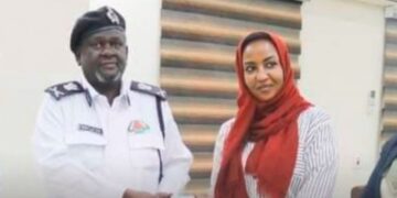 المرور يكرم فتاة تقود شاحنة تجارية