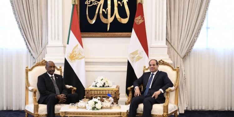 البرهان والسيسي يبحثان العلاقات الثنائية وتطورات الأوضاع في السودان
