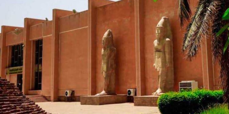 مليشيا الدعم السريع تنهب متحف السودان القومي وتعرض آثاره للبيع