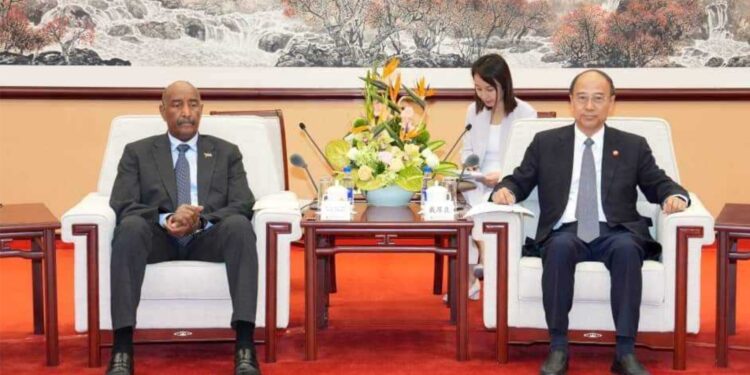 البرهان يزور مقر مجموعة “CNPC” الصينية ويبحث إنفاذ مشروعاتها النفطية فى السودان