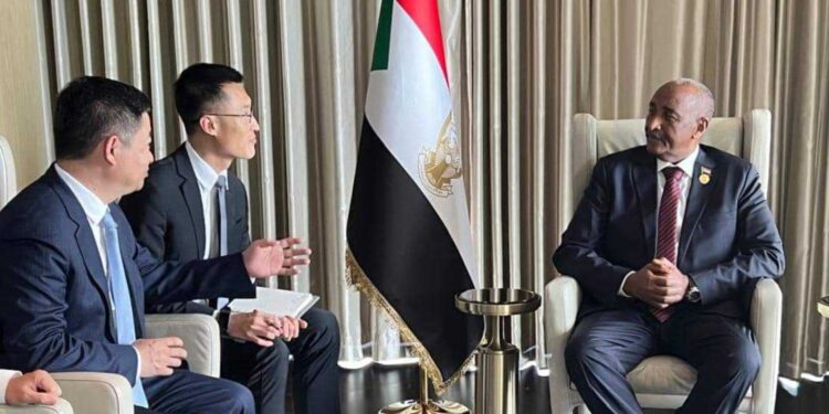 البرهان يستقبل مدير مجموعة نورينكو الصينية ويبحثان التعاون في المشاريع الدفاعية والاستراتيجية