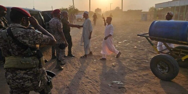 بالصور: البرهان يتفقد المواطنين شمال بحري … والقوات بمنطقة الكدرو العسكرية وقاعدة حطاب العملياتية