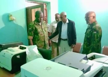 والي الخرطوم يقف علي حجم التدمير والنهب الذي تعرضت له منازل الإسكان بأم درمان