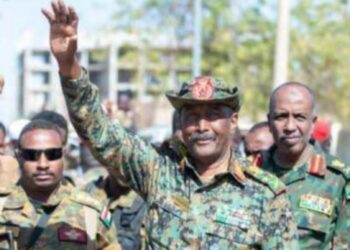 البرهان يشيد بمهنية واحترافية القوات الجوية السودانية