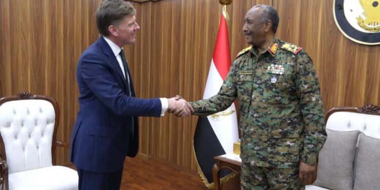 رئيس مجلس السيادة السوداني يلتقي الممثل الخاص للمملكة المتحدة بالسودان