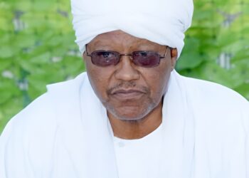 عابد سيداحمد .. يكتب: ساعتان مع كاتم الاسرار