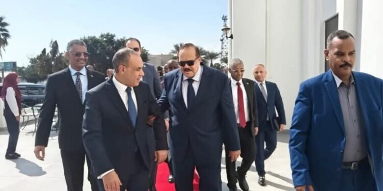 وزير الخارجية السوداني يستقبل نظيره المصري في بورتسودان