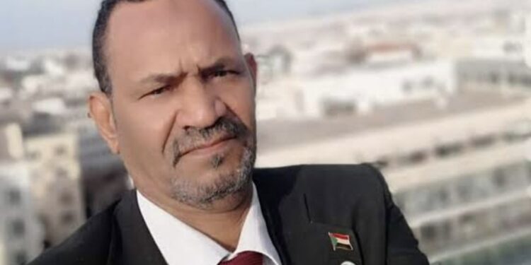 أمام القيادة العامة للجيش .. والى الخرطوم يسجد لله تعالى شكراً
