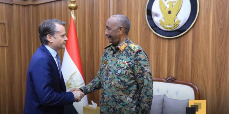 البرهان يجري إتصالا هاتفيا مع سلفاكير ويقف على تطورات الأوضاع بدولة جنوب السودان