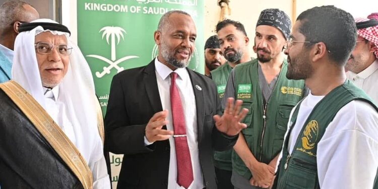 جابر ووالي الخرطوم يبحثان سير العمل في المشاريع الخدمية بالولاية