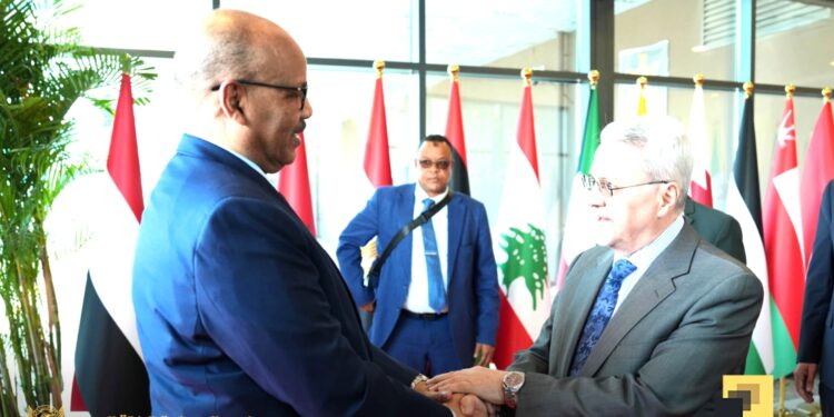 الفريق جابر يصل بغداد للمشاركة في القمة العربية الـ “34”