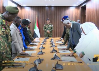 رئيس وأعضاء مجلس المفوضية القومية للحدود يؤدون القسم أمام عضو السيادي الفريق مهندس إبراهيم جابر