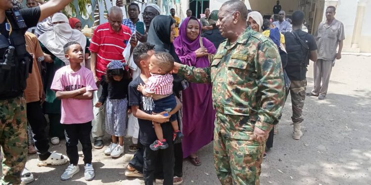 والي الجزيرة يستقبل 120 عائداً من جمهورية مصر العربية