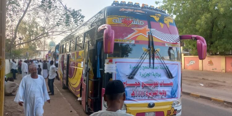 والي ولاية الجزيرة يودع الفوج الأول من حجاج الولاية