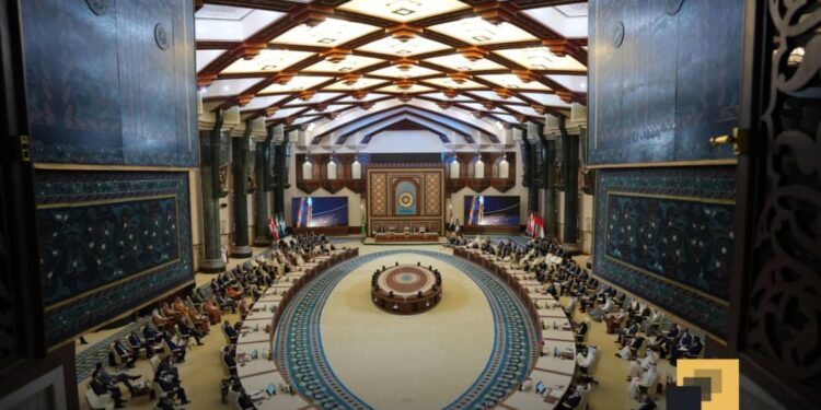 بمشاركة عضو مجلس السيادة الفريق مهندس إبراهيم جابر – بدء أعمال القمة العربية الـ 34 في بغداد