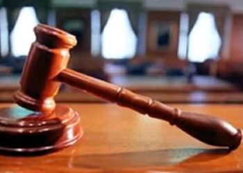 الإعدام شنقا حتى الموت على متعاون مع القوات المتمردة