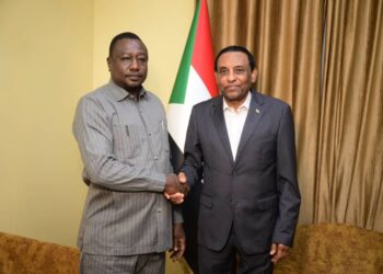 رئيس مجلس السيادة السوداني يلتقي السفير الفلسطيني بمناسبة إنتهاء فترة عمله بالسودان