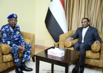 كامل إدريس يوجه بتكثيف الوجود الشرطي بولاية الخرطوم