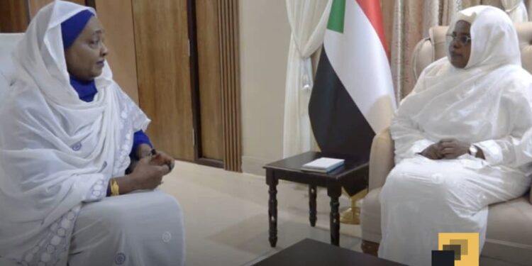 د. نوارة تطلع على جهود وزارة الطاقة والنفط في استقرار الإمداد الكهربائي