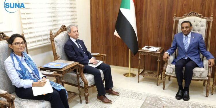 رئيس الوزراء يطلع على برامج المجلس الأعلى للحج والعمرة وتقرير موسم الحج 1446