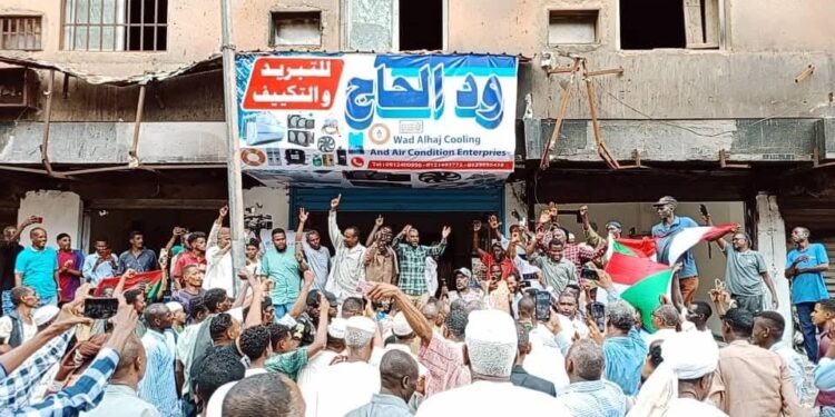 والي الخرطوم يدشن عودة النشاط التجاري بشارع الحرية الخرطوم ويعلن إعفاء التجار من الرسوم الحكومية