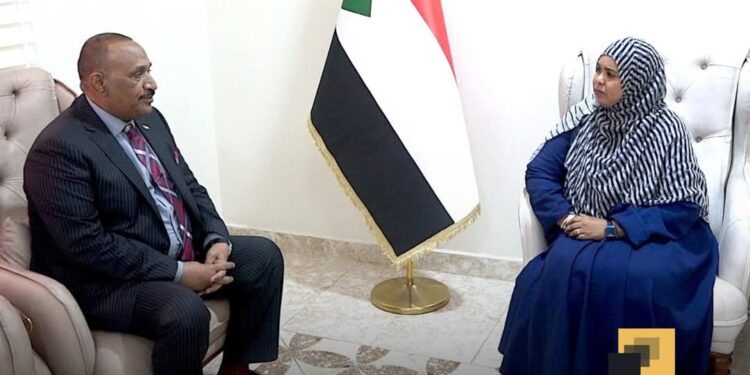 د. نوارة تطلع على جهود وزارة الطاقة والنفط في استقرار الإمداد الكهربائي