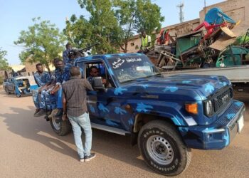 الطوف المشترك لمحلية أمدرمان يقوم بحملة إزالة واسعة للمخالفات