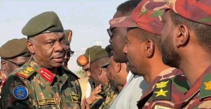 “اللبيب” يزور معسكر كرري ويشيد بجاهزية القوات