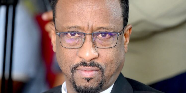 ياسر الفادني يكتب: قطع رأس الأفاعي