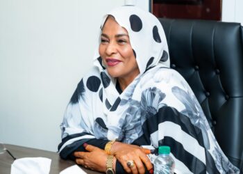 محافظ بنك السودان المركزي تلتقي مديري الإدارات العامة والفروع بالبنك