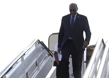 رئيس مجلس السيادة يعود إلى البلاد بعد زيارة رسمية إلى القاهرة